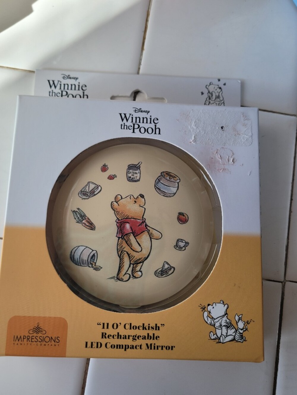 Disney Winnie the Pooh Yellow Compact Led Mirror